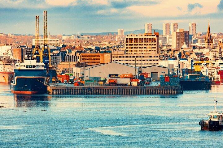 Tour privado a pie por Aberdeen con un local