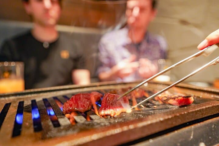 Tokyo Omakase Sushi & A5 Wagyu Premium Foodie Tour in Shinjuku