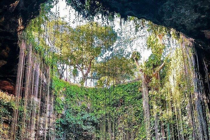 メリダ：チチェン・イッツァ、イサマル、セノーテ（ランチと送迎付き）