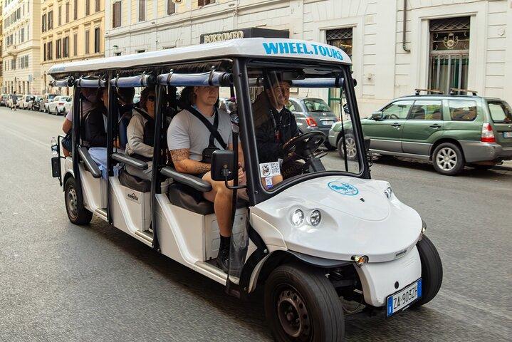 Recorrido guiado por Roma por la ciudad en carrito de golf con helado