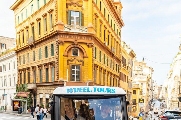 Recorrido guiado por Roma por la ciudad en carrito de golf con helado