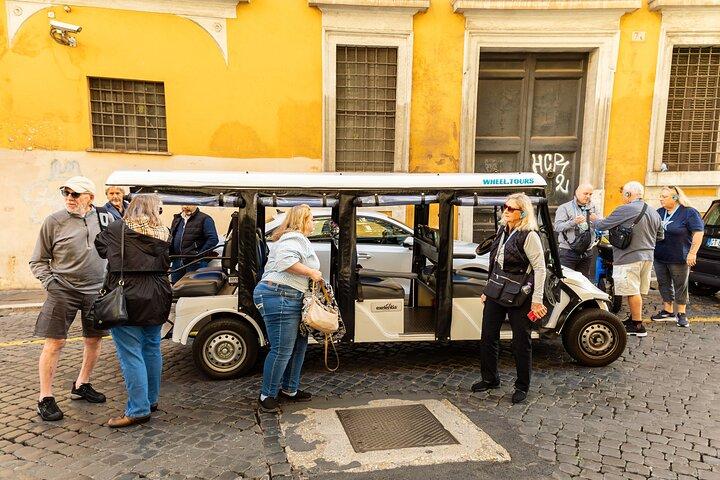Recorrido guiado por Roma por la ciudad en carrito de golf con helado