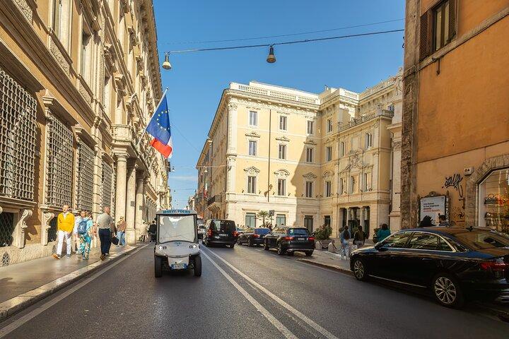 Recorrido guiado por Roma por la ciudad en carrito de golf con helado