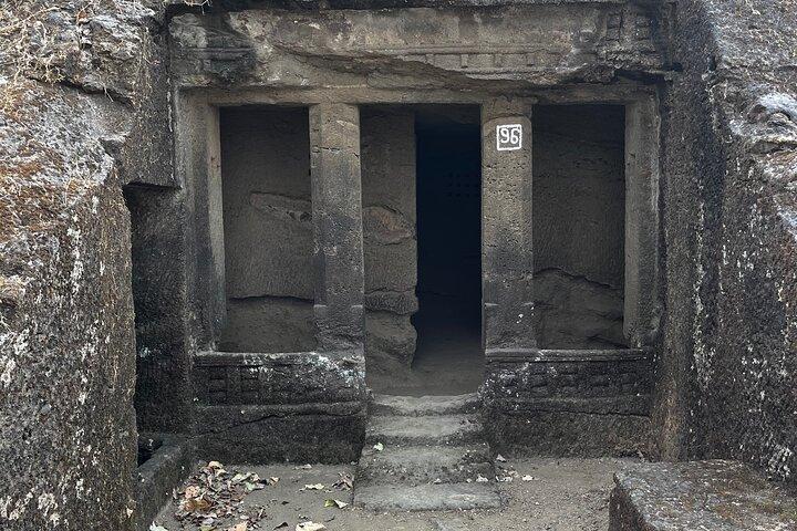 Private Kanheri Caves Tour ab Mumbai mit Ortskundiger Reiseleiter
