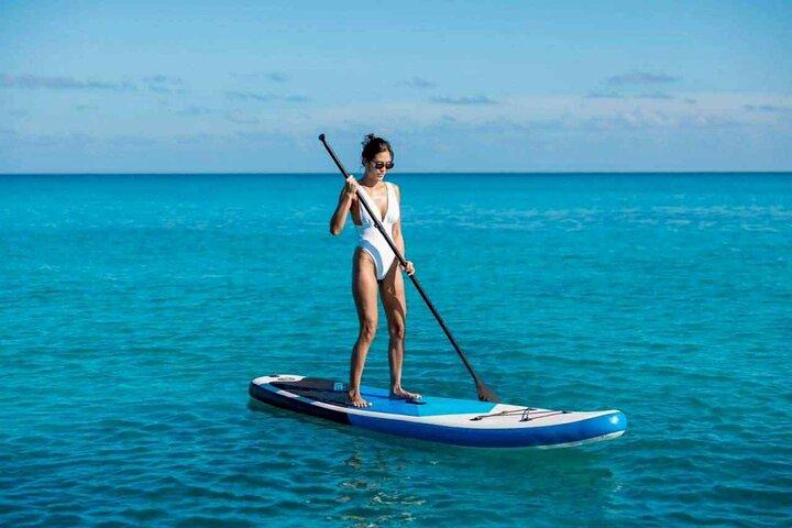 高級カタマランのサンセットがあるメイトン島ピファイマヤベイ