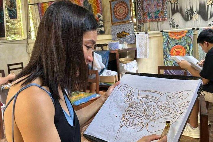 Clase Batik privada de Bali, templo y cascada Tour-todo incluido