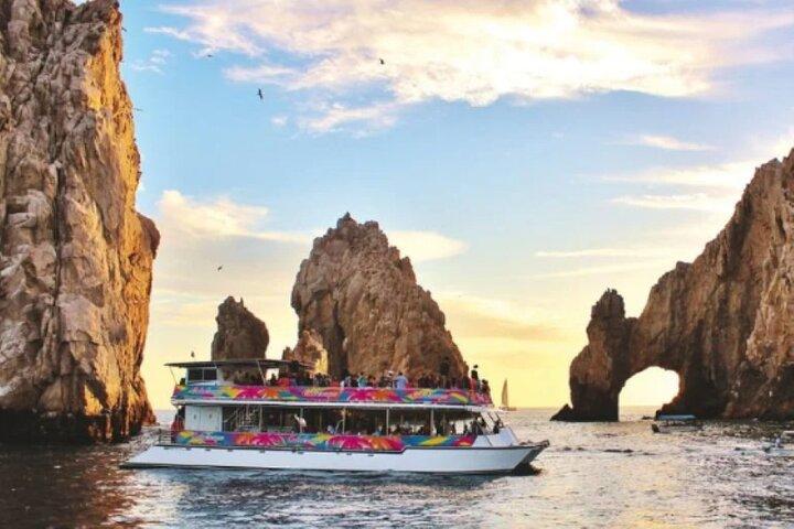 Cabo Escape Sunset Cruise met diner en open bar