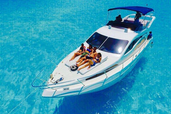 "Vive la Vida de Lujo : ¡Alquila tu Propio Yate en Cancún!"
