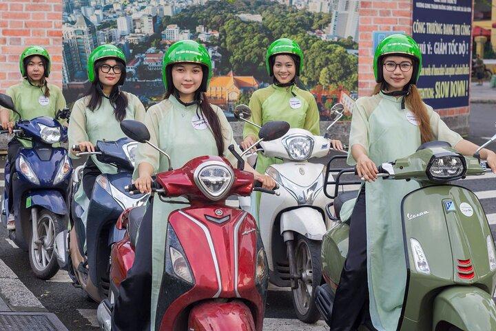 Hô Chi Minh-Ville : Visite de street food à moto avec 12 dégustations