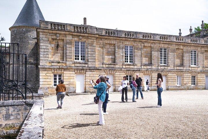 Saint-Émilion e Pomerol: castelli, degustazioni, pranzo e guida WSET
