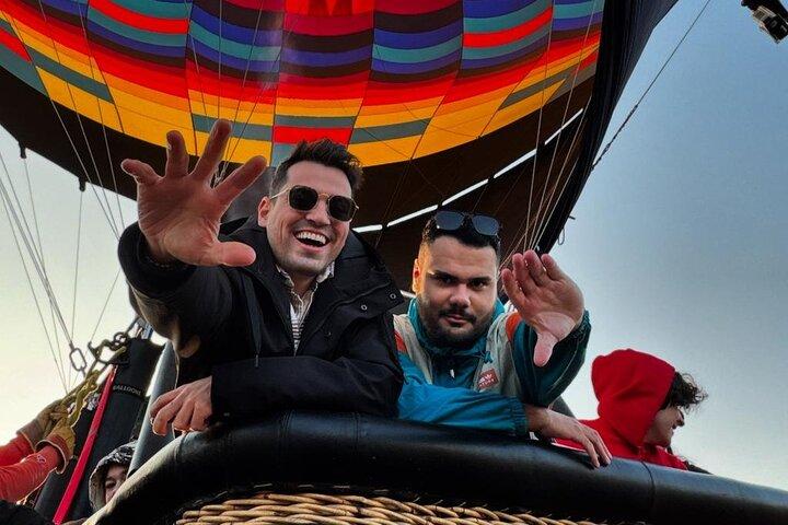 Balloon Flight + Breakfast in cave + Pick-up in Cdmx /Tour