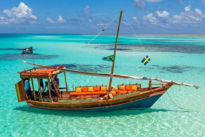 Privado/Compartiendo : Explora la isla Mnemba con un dhow