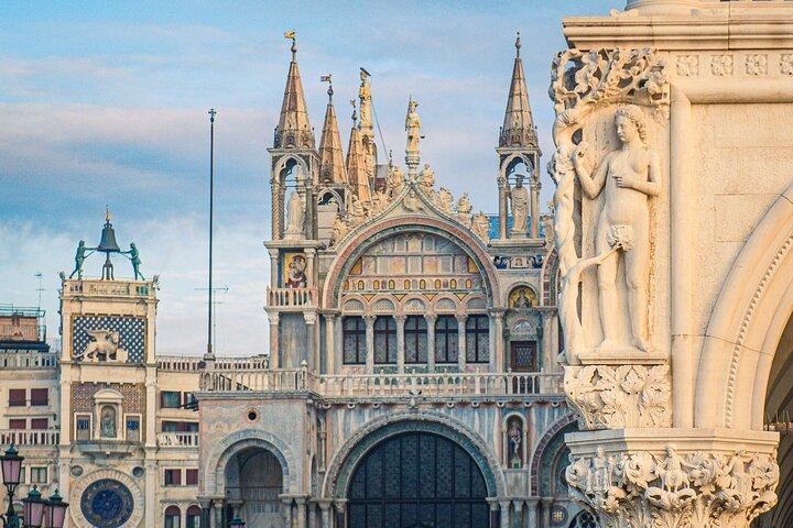 Vormittagstour : Markusdom & Gondelfahrt in Venedig