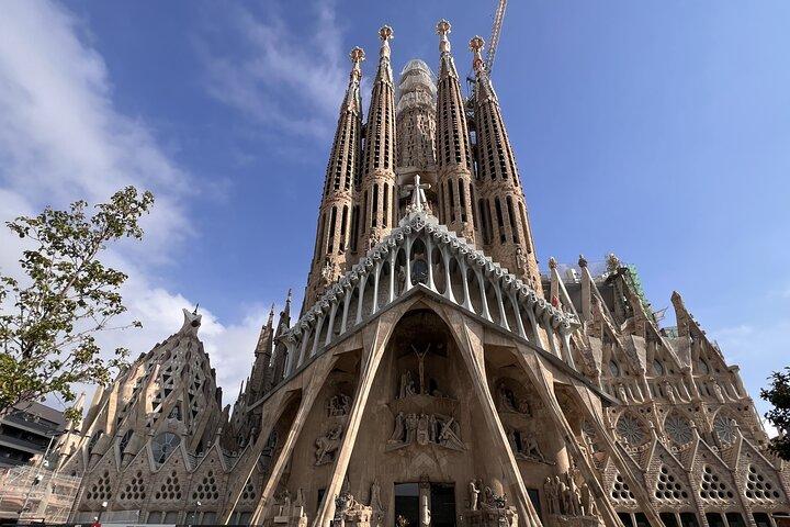 Excursión privada de un día a Barcelona, Montserrat y Park Güell