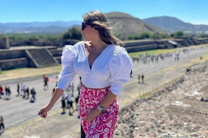 Teotihuacan Guided Tour with Breakfast in a Cave