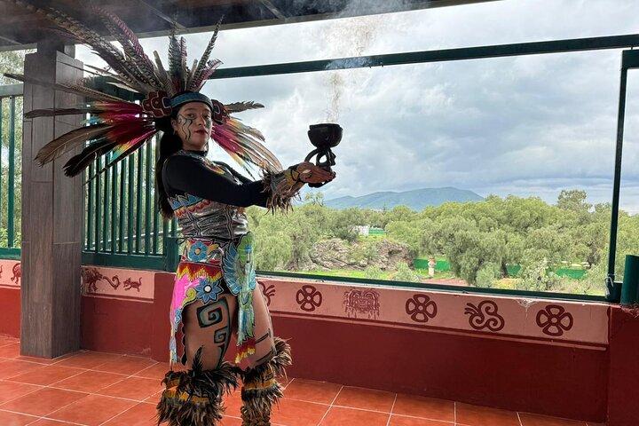Teotihuacan Guided Tour with Breakfast in a Cave