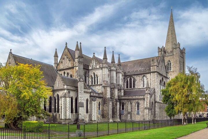 Dublin Private Walking Tour com um local