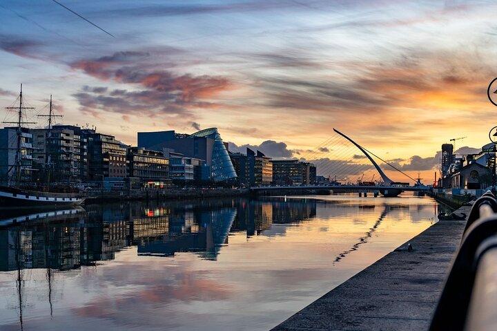 Dublin Private Walking Tour com um local