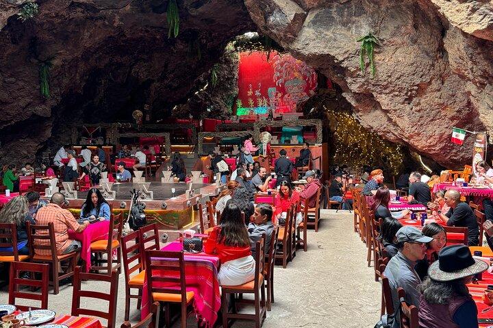 Teotihuacan Guided Tour with Breakfast in a Cave