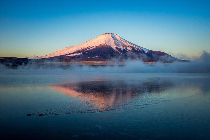 富士山観光ツアー：湖と忍野八海＆忠霊塔ツアー