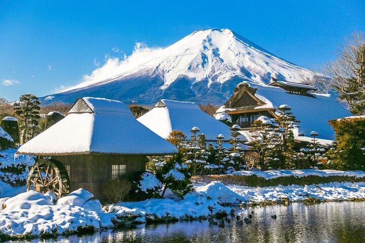 富士山観光ツアー：湖と忍野八海＆忠霊塔ツアー