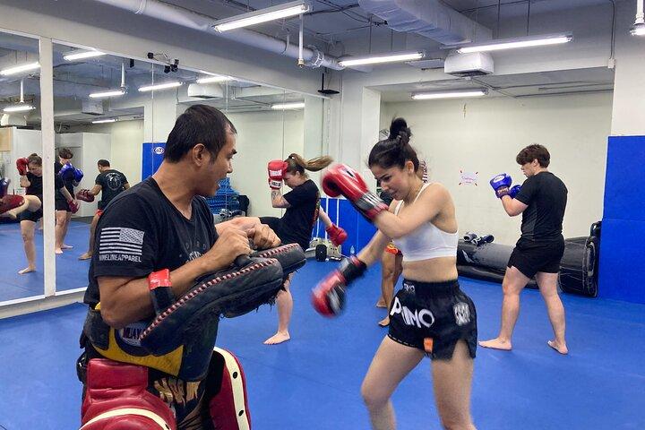 Bangkok Muay Thai Experience e Jogo ao Vivo do Estádio Rajadamnern