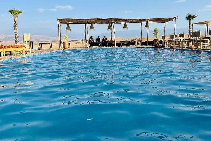 Agafay Desert Pool Day & Marokkanisches Abendessen mit Live-Show