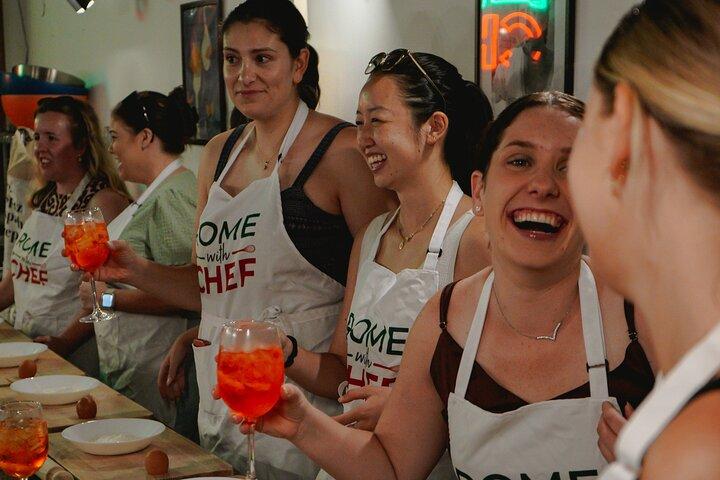 Rome Tipsy Cooking Class : パスタを作って3つのプリッツカクテルを混ぜる