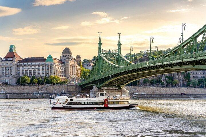 Cruzeiro do Rio Budapeste com 1 gratuito Tokaj Frizzante e Guia Áudio