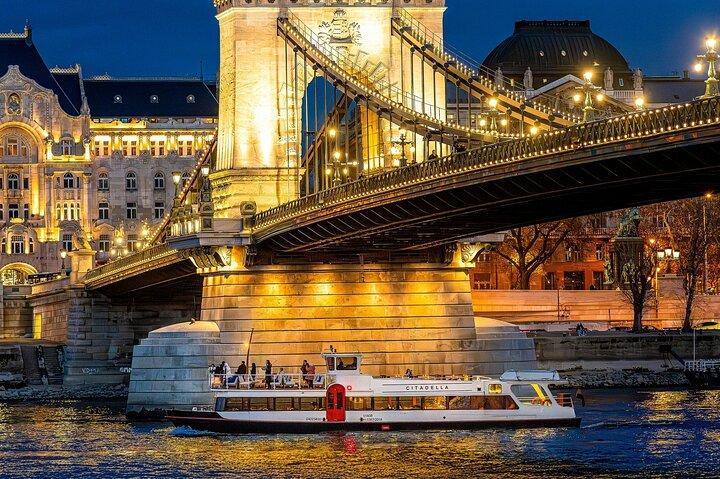 Cruzeiro do Rio Budapeste com 1 gratuito Tokaj Frizzante e Guia Áudio