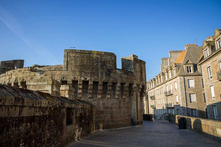 Hello Saint-Malo: Private 2-Hour Intro City Walk with Local Guide