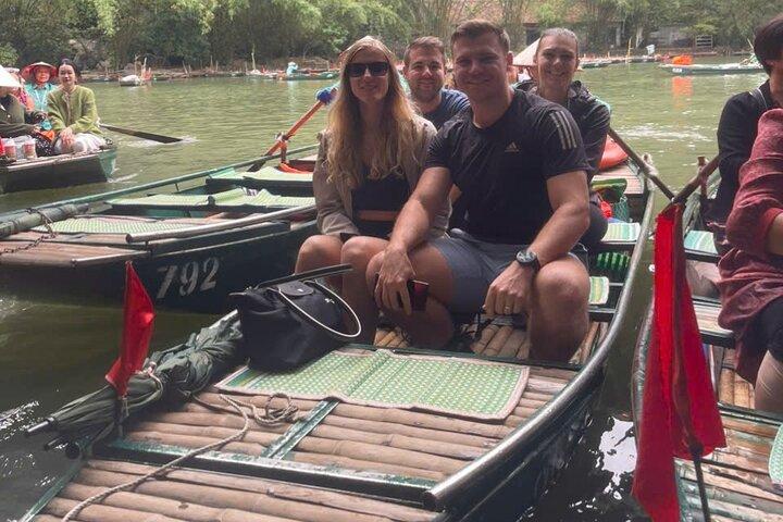 Kleine gedeelde tour Ninh Binh Trang An en Hang Mua per limousine