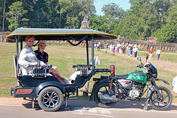 英語ドライバー付きトゥクトゥクによるアンコールワットプライベートツアー