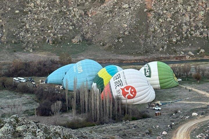カッパドキア熱気球乗りSoğanlıまたはイフララ渓谷