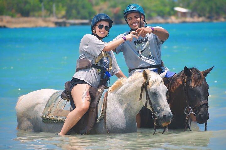 Negril: paseo guiado a caballo y nado de 45 minutos