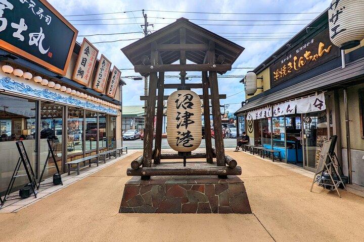 Privétour Numazu met gelicentieerde Gids per auto vanuit Shimizu