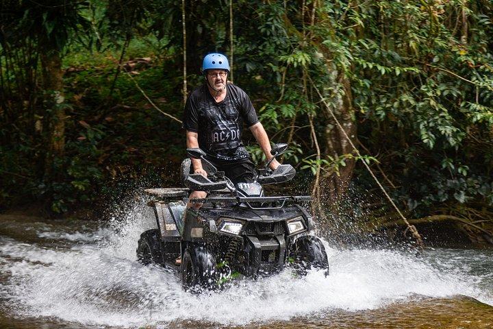 30 分間のカオラック ATV クワッドバイクと滝のアドベンチャー