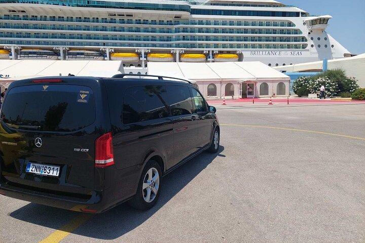 アテネのホテルからピレウス港へのプライベート送迎