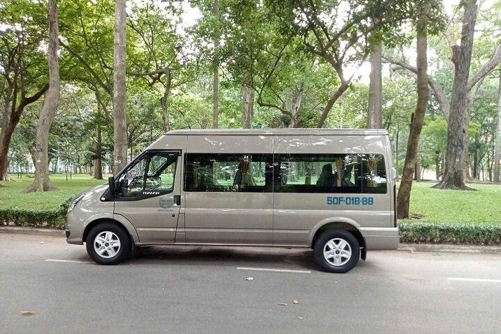 Privater Flughafentransfer mit Limousine und Bus