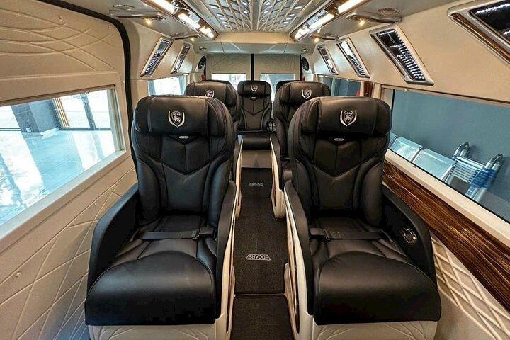 Privater Flughafentransfer mit Limousine und Bus