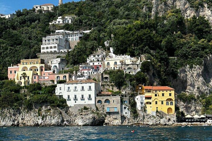Tour privado en barco por la costa de Amalfi desde Salerno