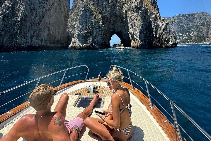 Tour privado en barco por la costa de Amalfi desde Salerno