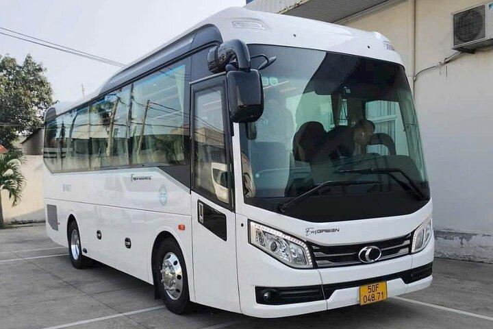 Privater Flughafentransfer mit Limousine und Bus