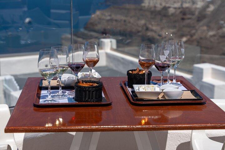 Excursão privada de comida e vinho veganos em Santorini