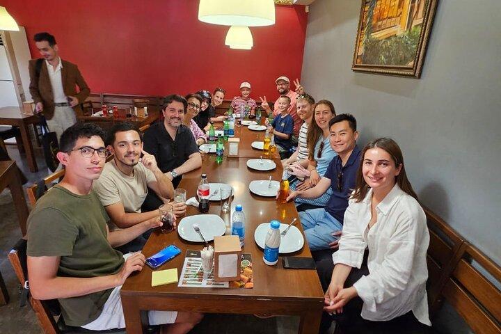 エレバンの文化ウォーキングツアー（アルメニア料理試食付き）