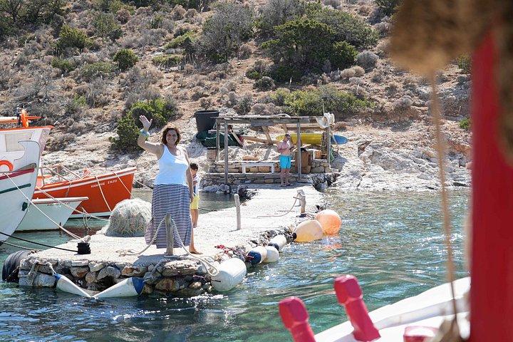 ナクソス：パネルモス発、リナへの伝統的なボートツアー