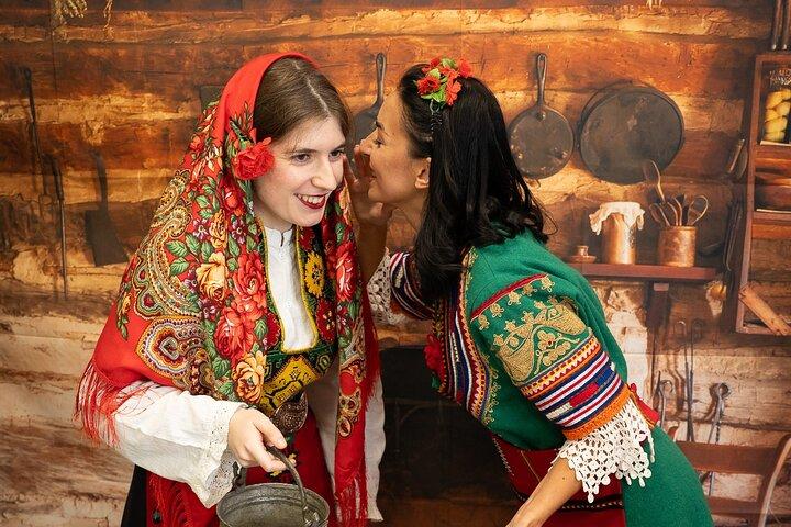 Scatta una foto con i costumi tradizionali bulgari