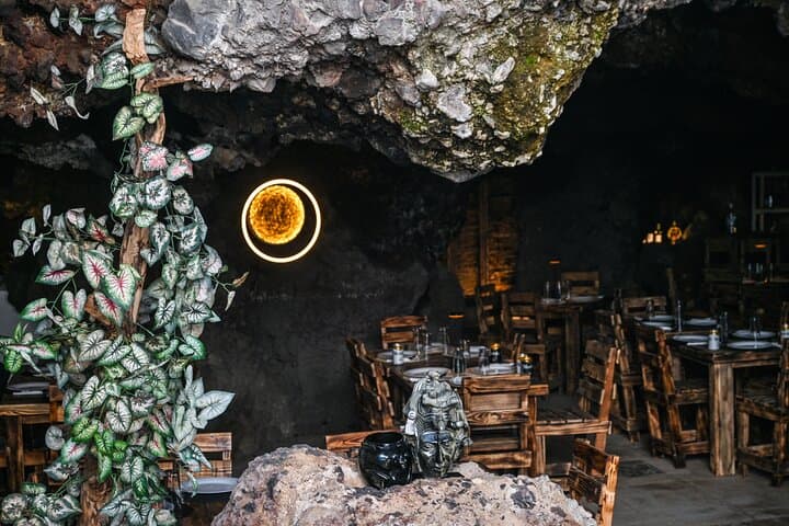 Balloon flight with breakfast in Cave and Pyramids tour from CDMX