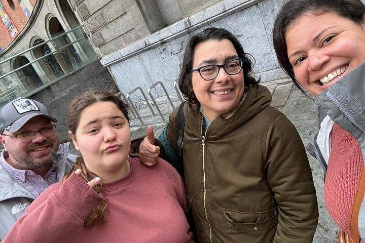 Bilbao Private Walking Tour com um local