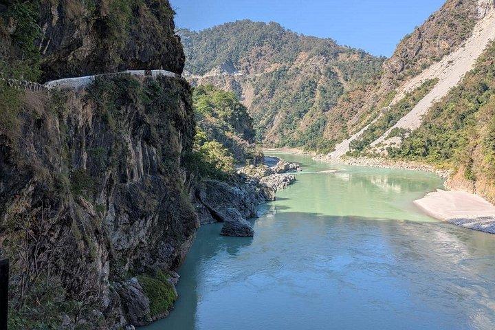 Rishikesh: Offbeat Day Hike & Meditation at Vashishta Cave